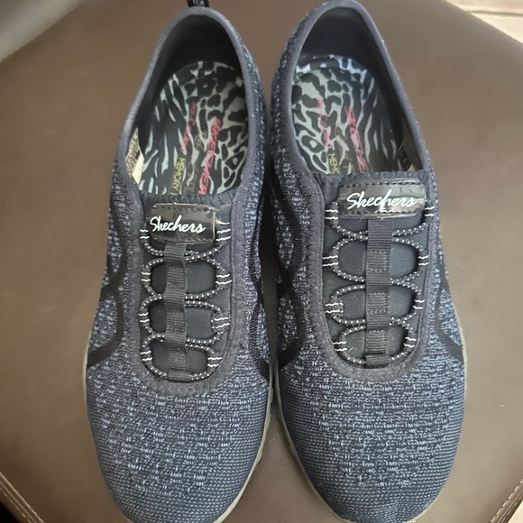 Skechers walking shoes - Picture 1 of 5